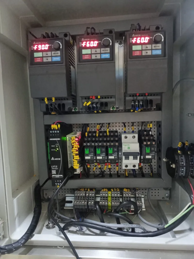 Variadores Delta en operación con PLC y protecciones