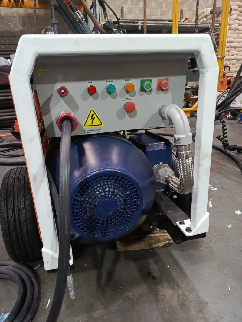 Panel frontal de unidad de bombeo con botones de marcha, paro y emergencia